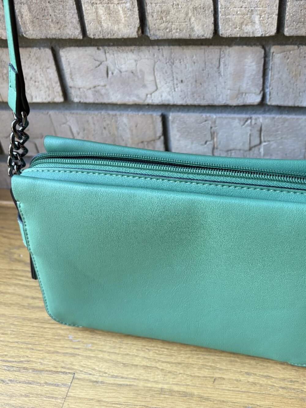 Simply Vera Vera Wang Sintra Crossbody Bag